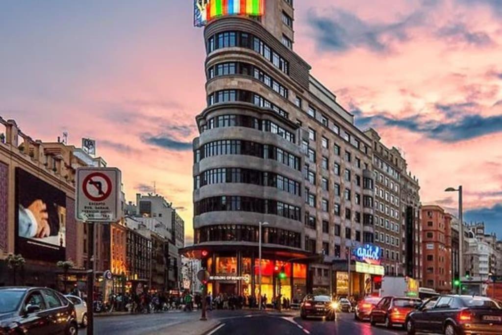 Alegria Urbana Cerca De Calle Alcala Madrid Exterior photo